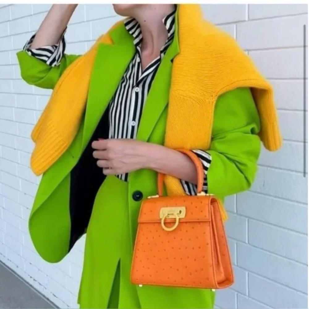 NWT.  Vibrant Green Women's Skirt Set. - Picture 4 of 5